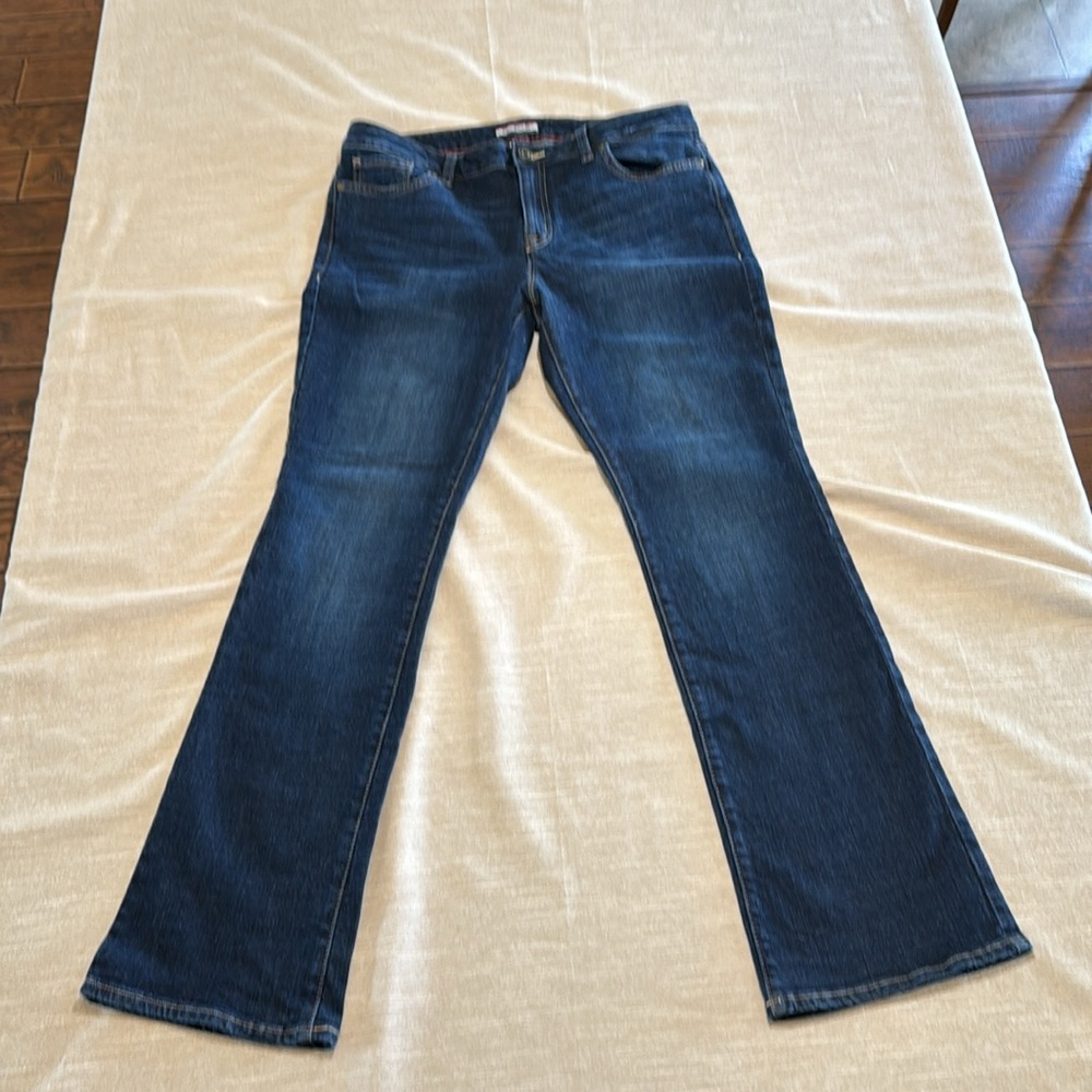 NWOT Tommy Hilfiger Women’s bootcut dark blue jeans. Size 12R